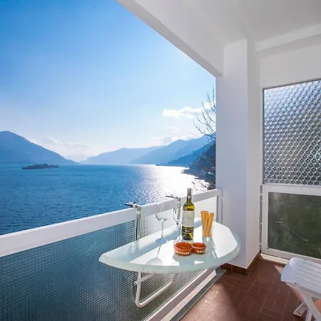 On The 2br With Garage In Porto Ronco - Happy