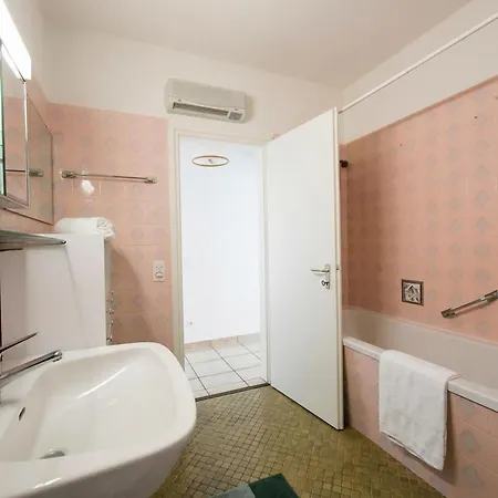 On The 2br With Garage In Porto Ronco - Happy Apartment Ronco sopra Ascona