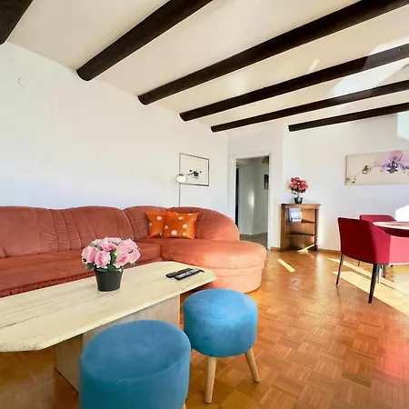 On The 2br With Garage In Porto Ronco - Happy