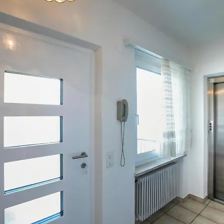 On The 2br With Garage In Porto Ronco - Happy Apartment *