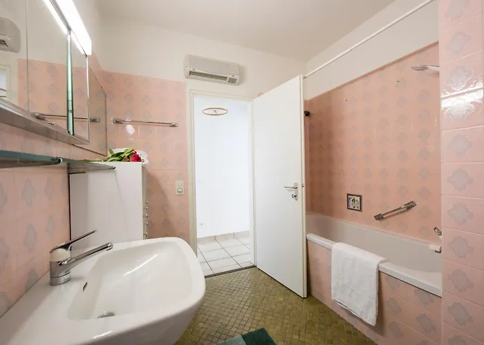 Lake View 2 Bedroom In Porto Ronco - Happy Rentals *